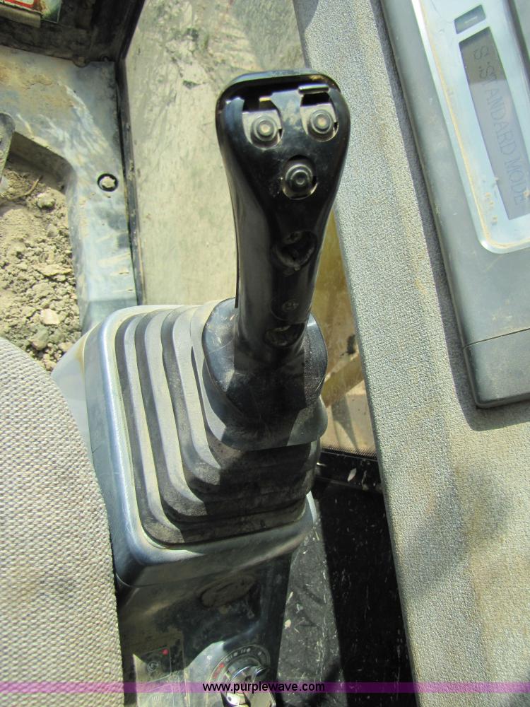 image for item 3574 1999 JCB JS200L excavator