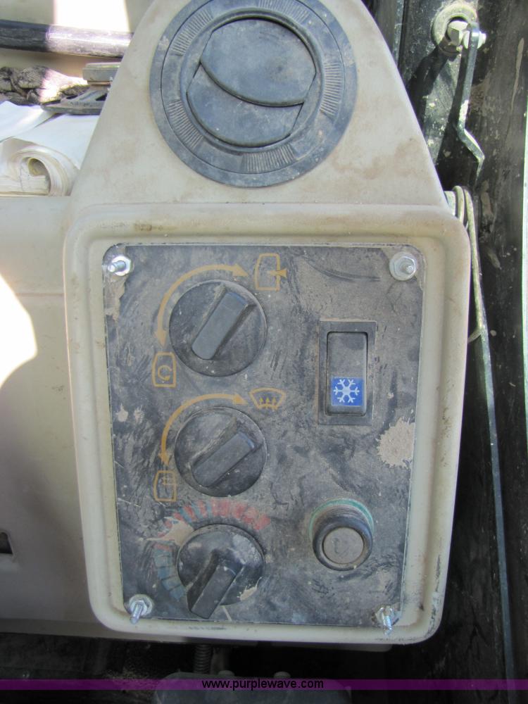 image for item 3574 1999 JCB JS200L excavator