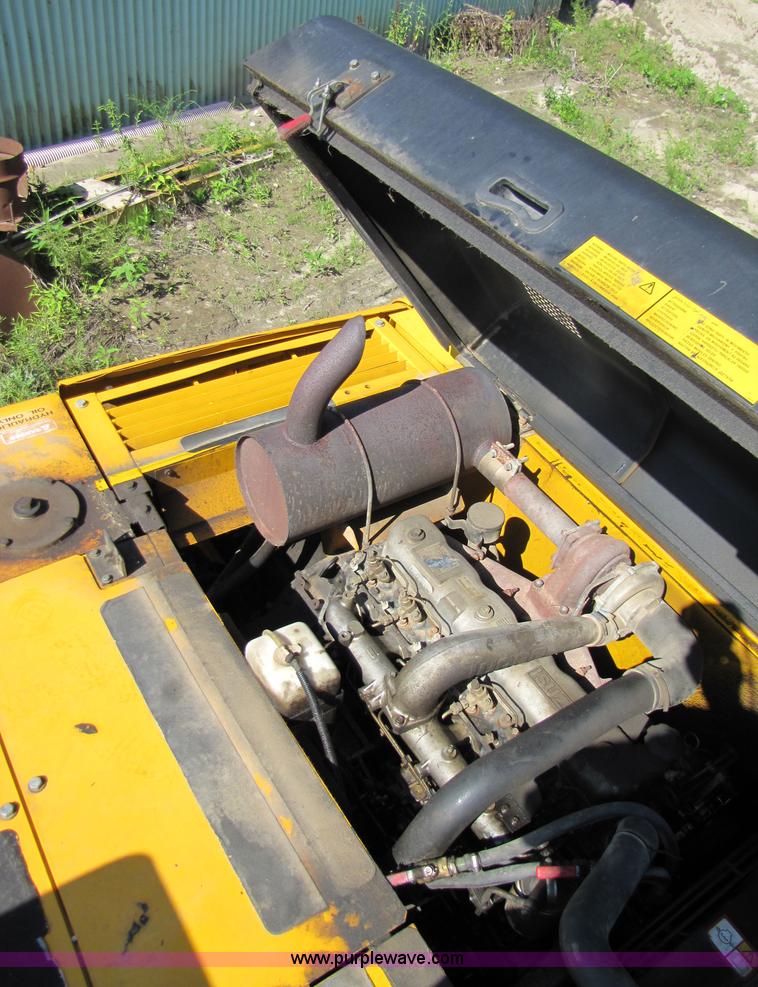 image for item 3574 1999 JCB JS200L excavator