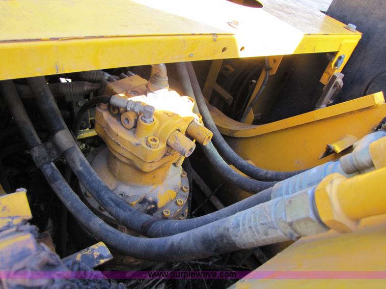 image for item 3574 1999 JCB JS200L excavator