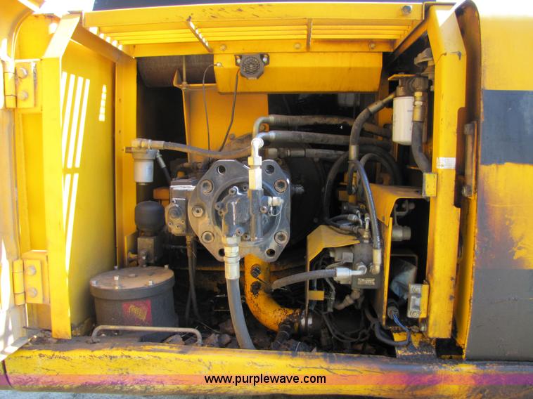 image for item 3574 1999 JCB JS200L excavator