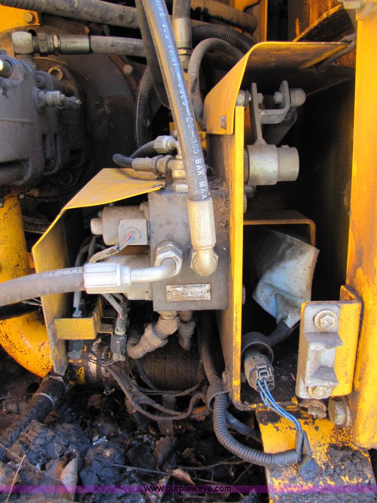 image for item 3574 1999 JCB JS200L excavator