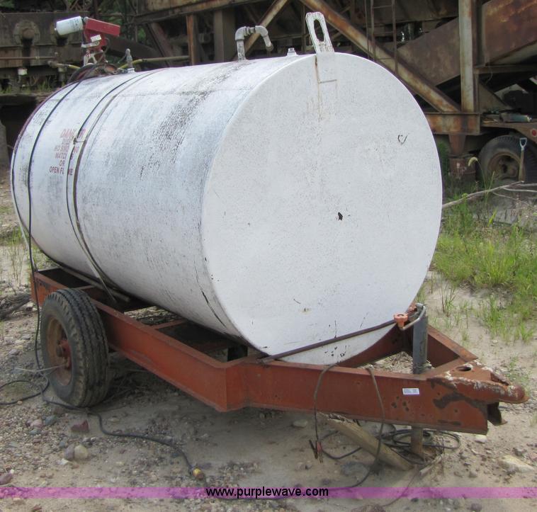 image for item 3592 1000 gallon fuel tank with trailer