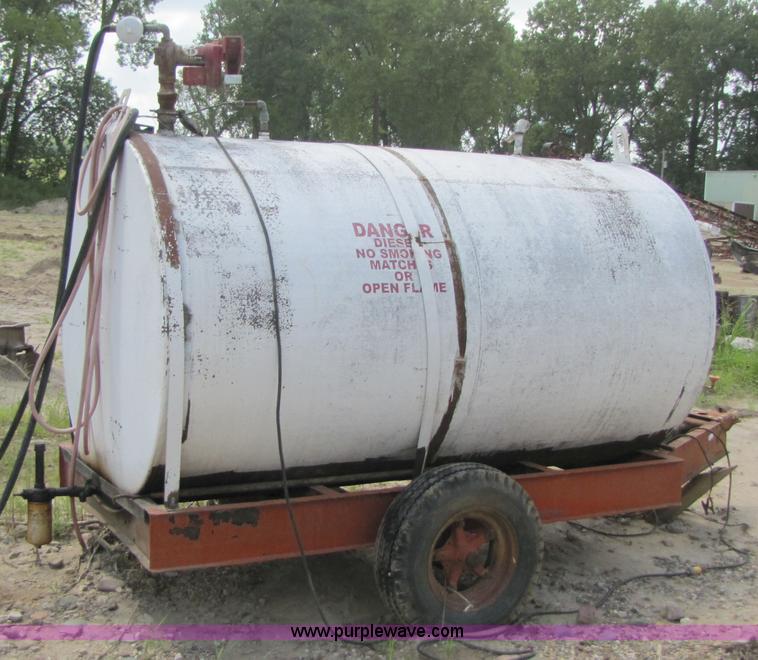 image for item 3592 1000 gallon fuel tank with trailer