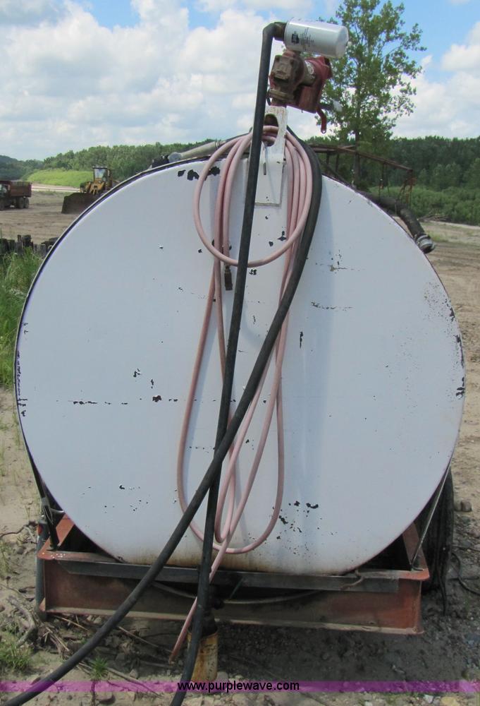 image for item 3592 1000 gallon fuel tank with trailer