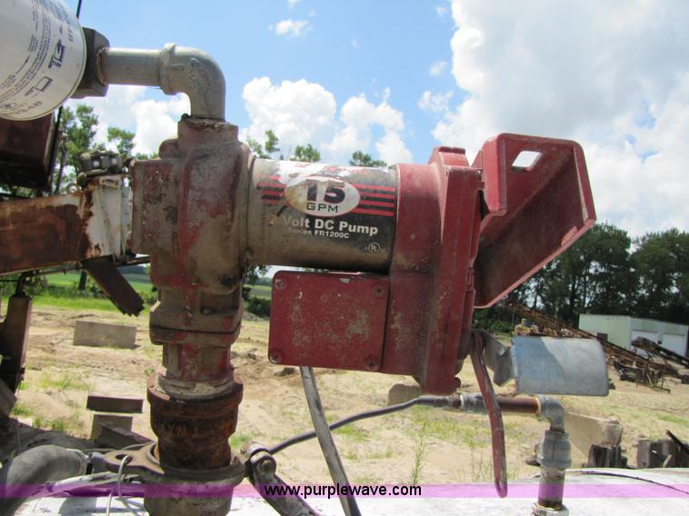 image for item 3592 1000 gallon fuel tank with trailer