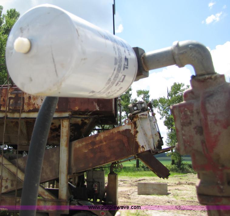 image for item 3592 1000 gallon fuel tank with trailer