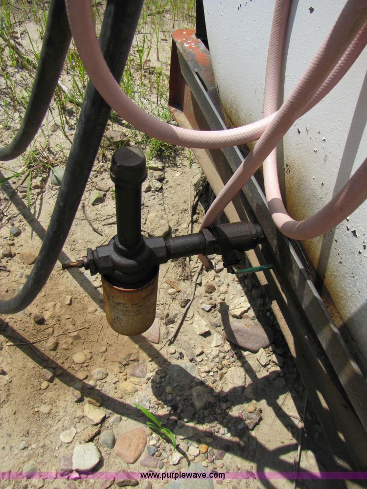 image for item 3592 1000 gallon fuel tank with trailer