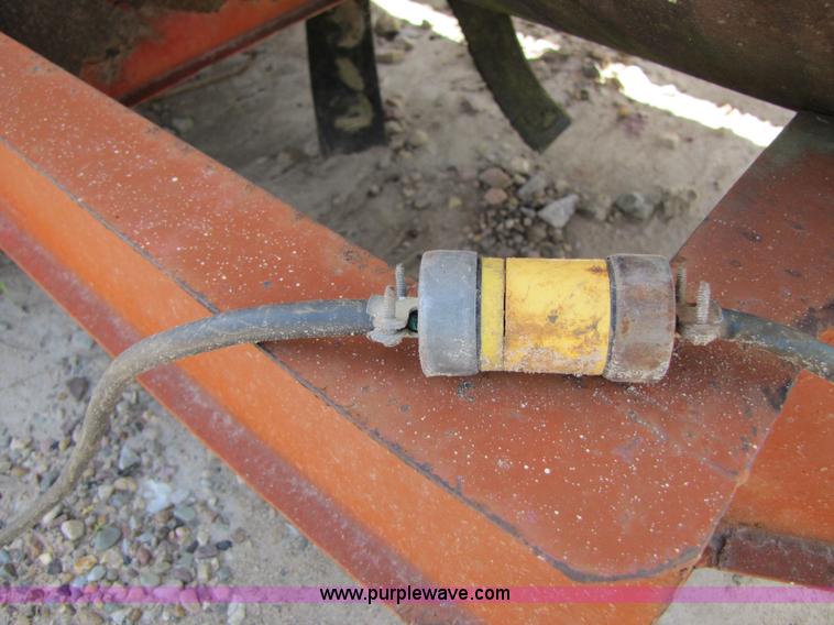 image for item 3592 1000 gallon fuel tank with trailer