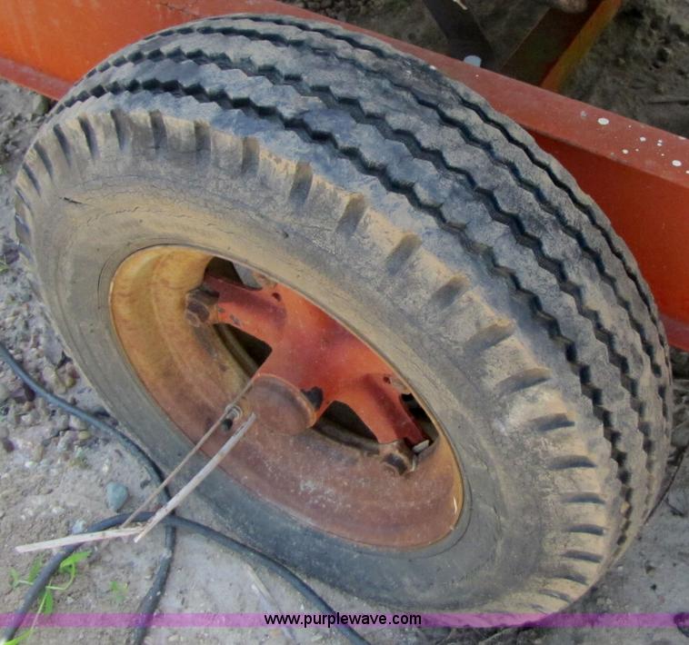 image for item 3592 1000 gallon fuel tank with trailer
