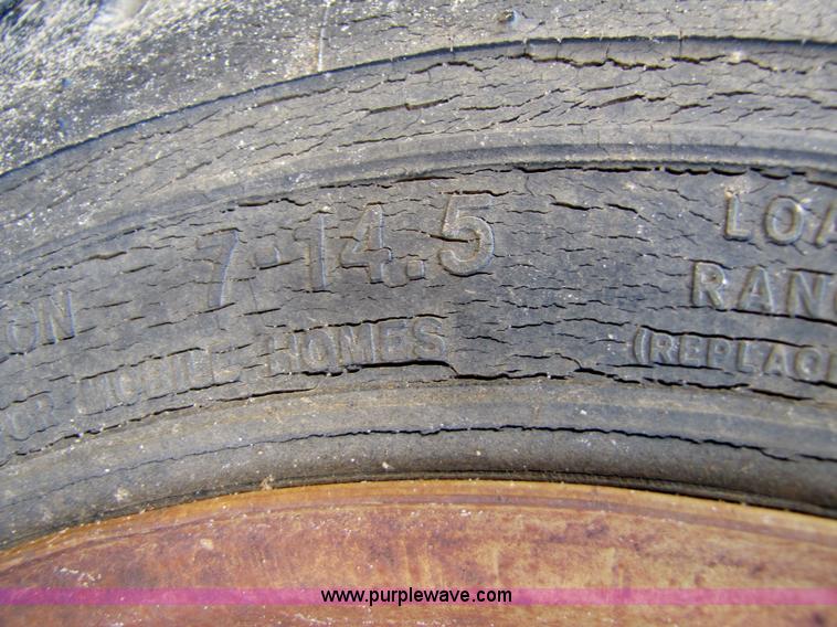 image for item 3592 1000 gallon fuel tank with trailer