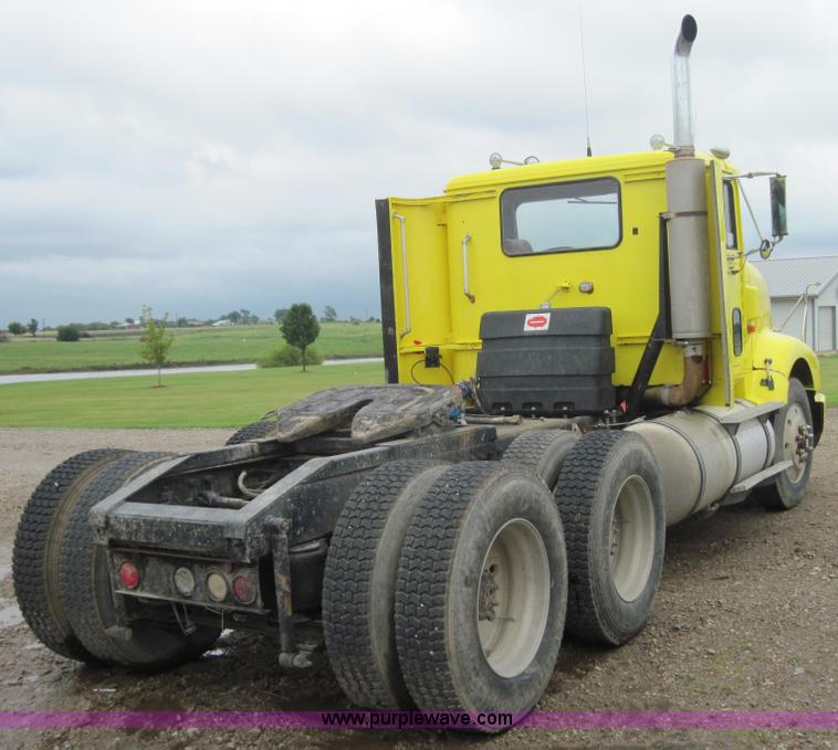 image for item 4000 1990 International Series 9400 semi truck