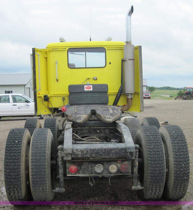 image for item 4000 1990 International Series 9400 semi truck