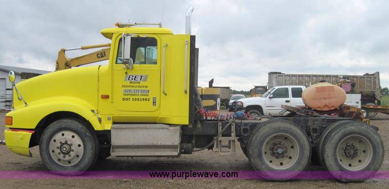 image for item 4000 1990 International Series 9400 semi truck
