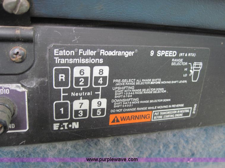 image for item 4000 1990 International Series 9400 semi truck