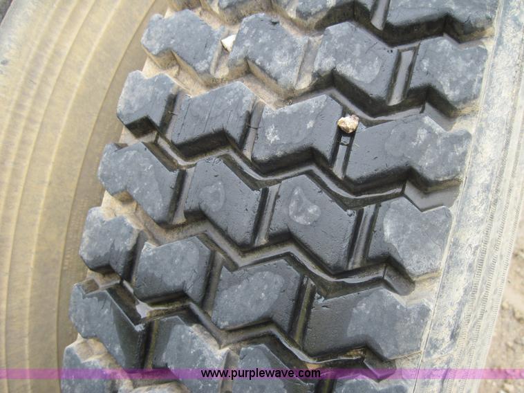 image for item 4000 1990 International Series 9400 semi truck