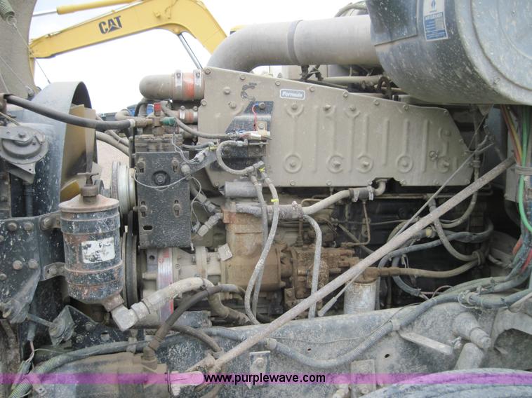 image for item 4000 1990 International Series 9400 semi truck