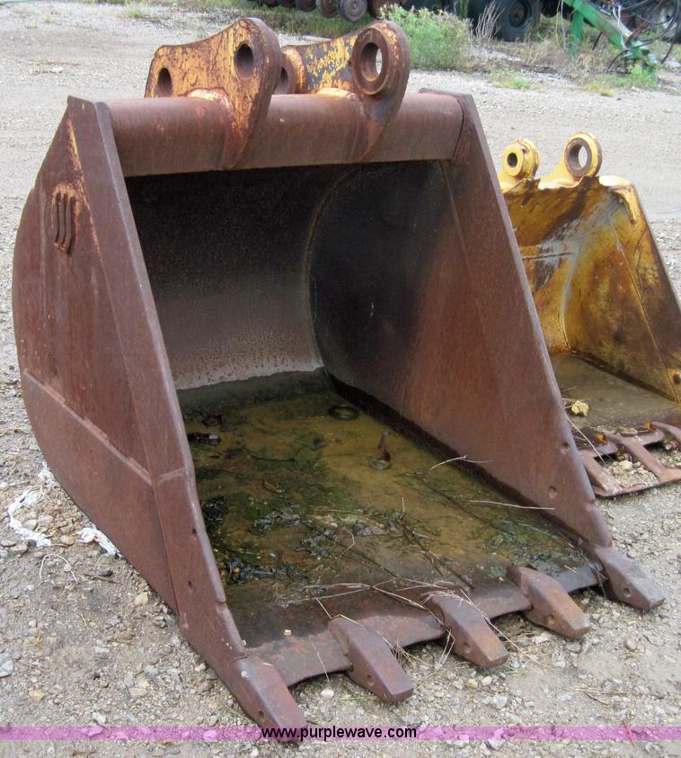 image for item 4002 Caterpillar 225 excavator bucket