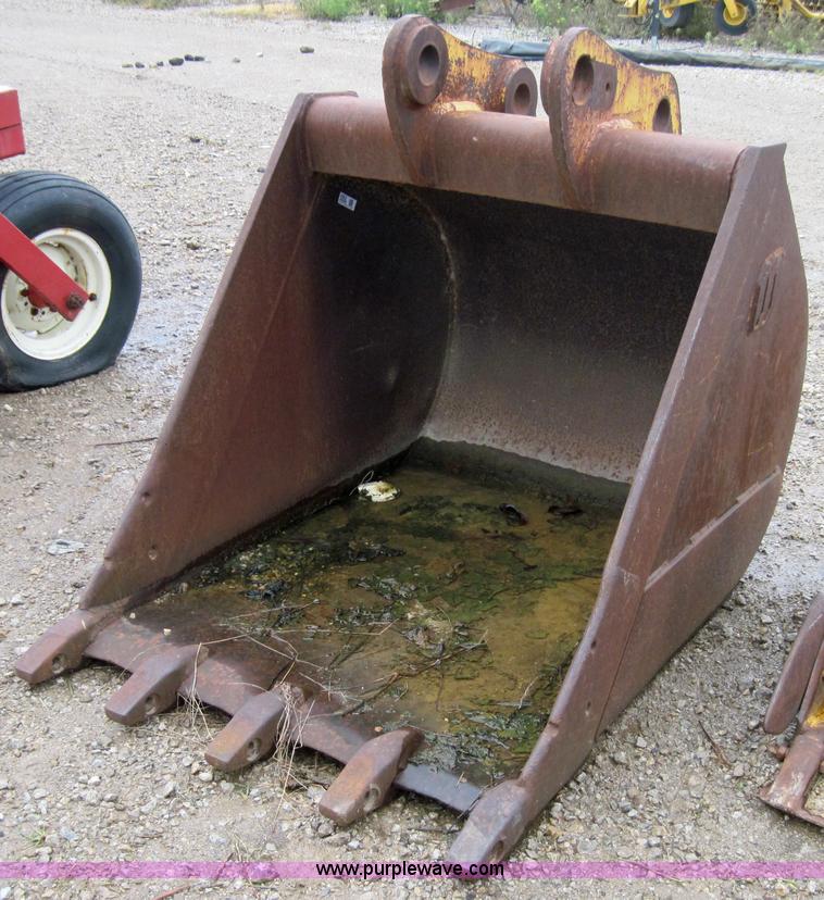 image for item 4002 Caterpillar 225 excavator bucket