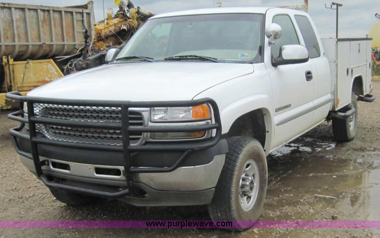image for item 4006 2002 GMC Sierra K2500 HD pickup truck