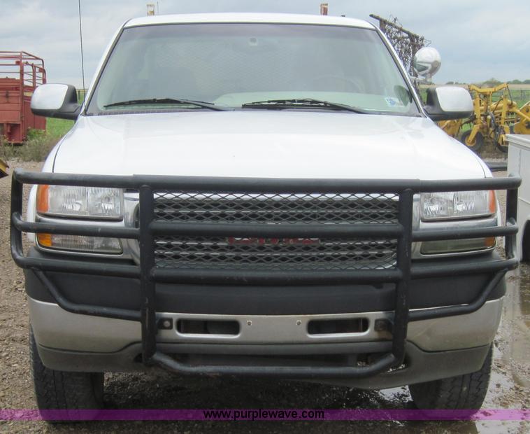 image for item 4006 2002 GMC Sierra K2500 HD pickup truck