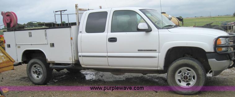 image for item 4006 2002 GMC Sierra K2500 HD pickup truck