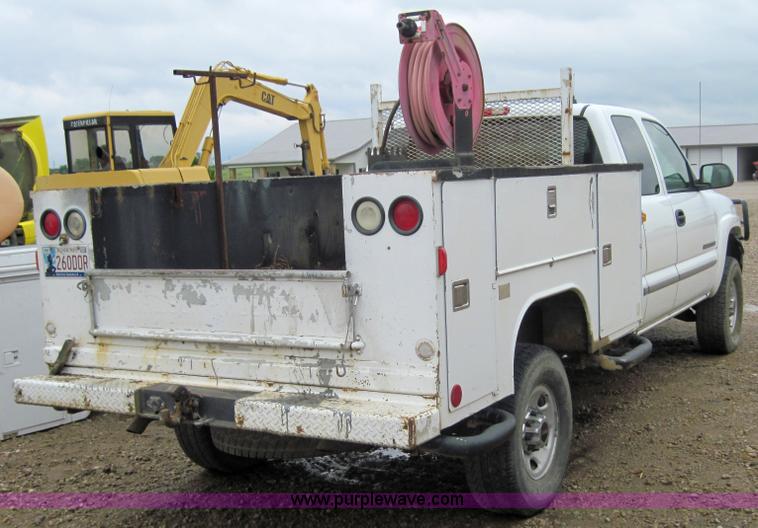 image for item 4006 2002 GMC Sierra K2500 HD pickup truck