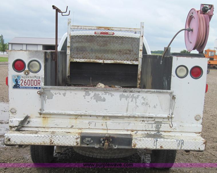 image for item 4006 2002 GMC Sierra K2500 HD pickup truck