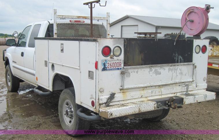 image for item 4006 2002 GMC Sierra K2500 HD pickup truck