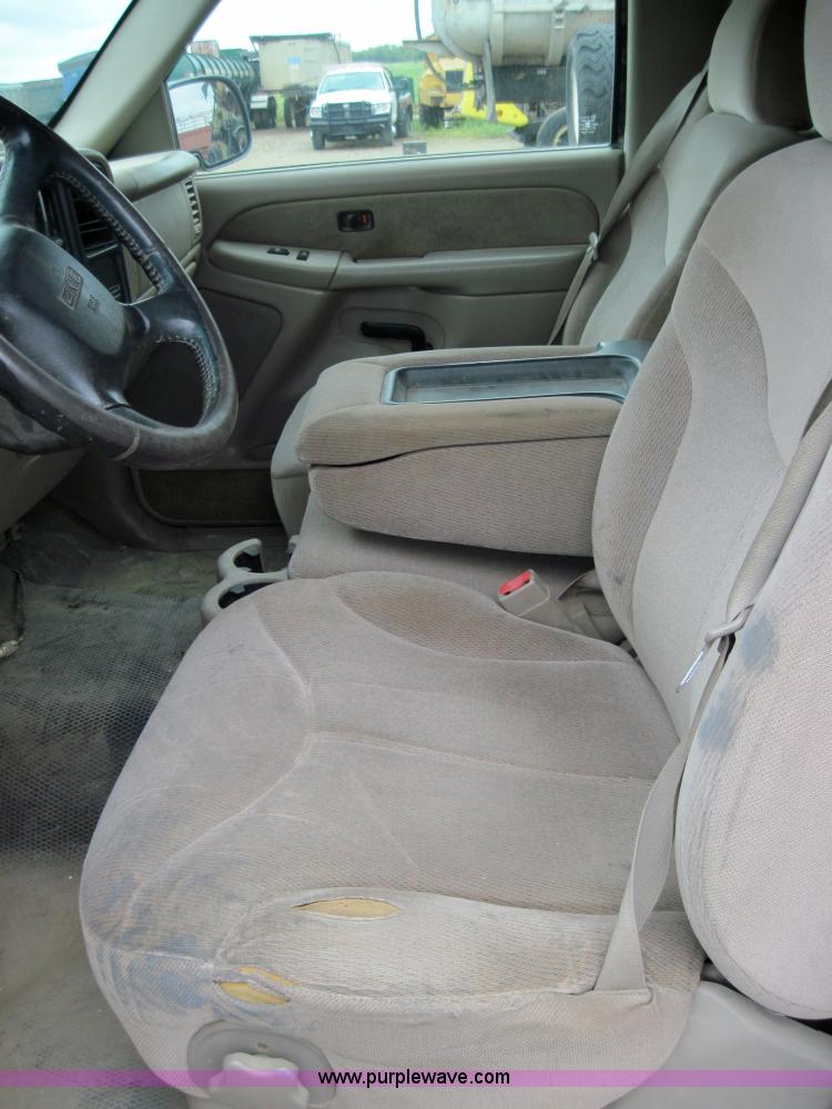 image for item 4006 2002 GMC Sierra K2500 HD pickup truck