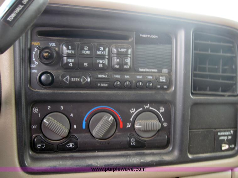 image for item 4006 2002 GMC Sierra K2500 HD pickup truck