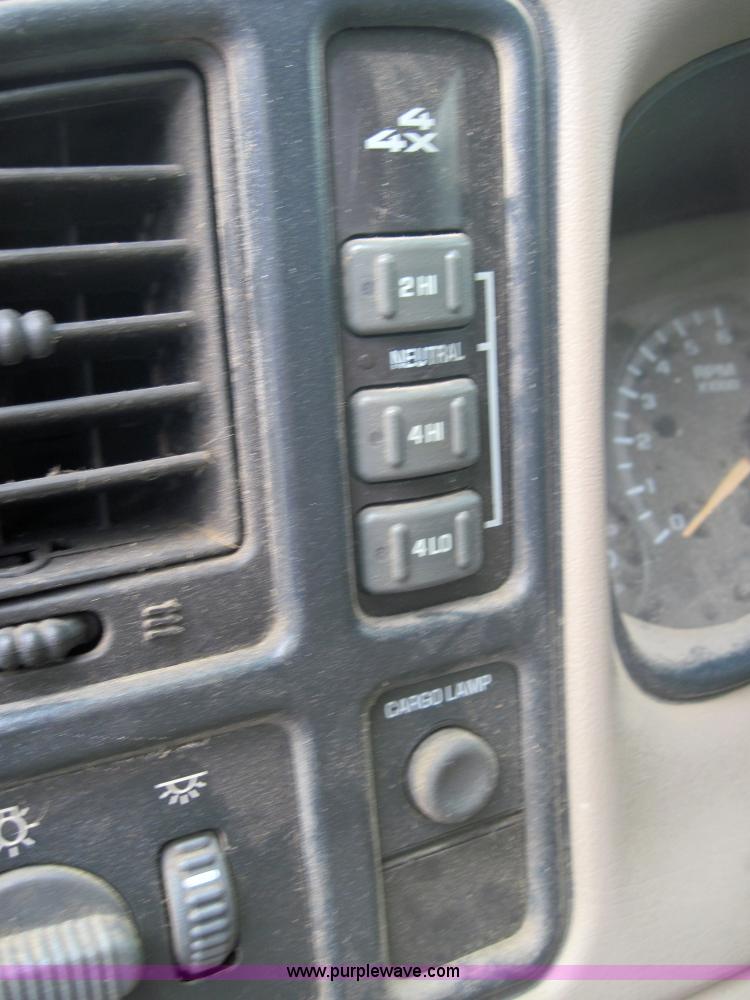 image for item 4006 2002 GMC Sierra K2500 HD pickup truck