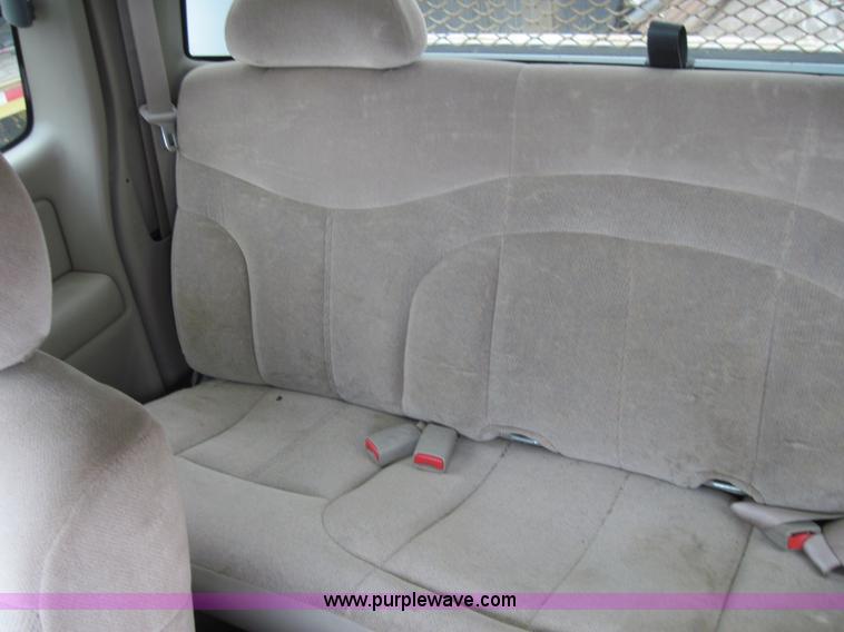 image for item 4006 2002 GMC Sierra K2500 HD pickup truck