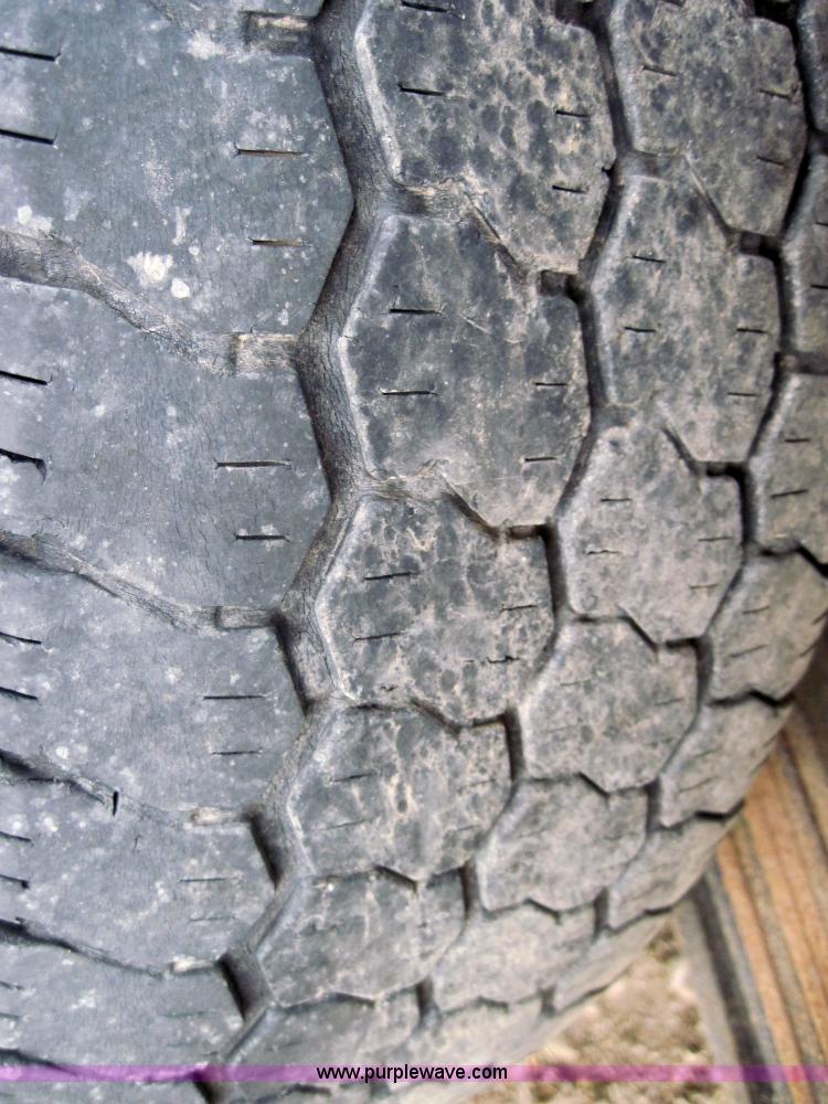 image for item 4006 2002 GMC Sierra K2500 HD pickup truck