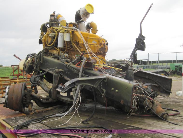 image for item 4007 1986 Caterpillar 3406B engine with Eaton Fuller nine speed transmission