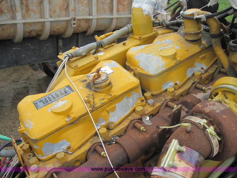 image for item 4007 1986 Caterpillar 3406B engine with Eaton Fuller nine speed transmission