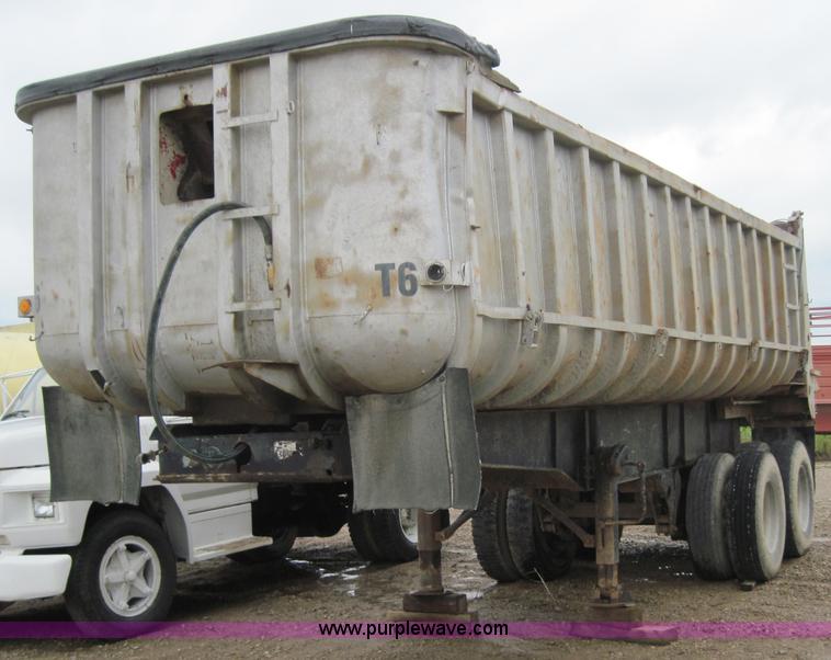 image for item 4009 1979 Fruehauf 24' dump trailer
