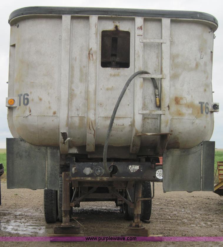 image for item 4009 1979 Fruehauf 24' dump trailer