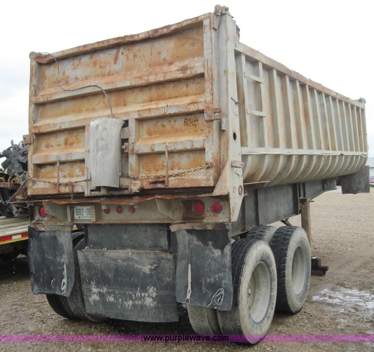 image for item 4009 1979 Fruehauf 24' dump trailer