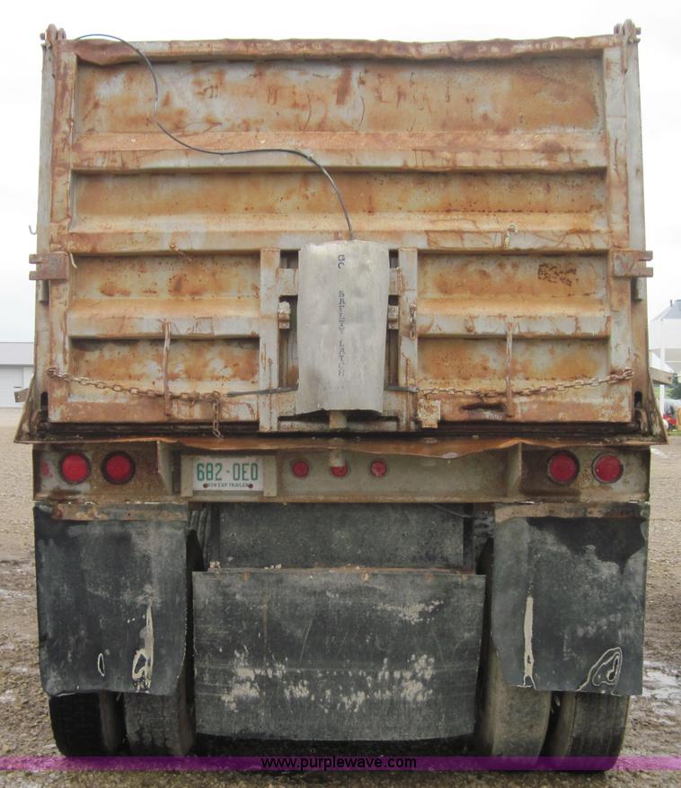 image for item 4009 1979 Fruehauf 24' dump trailer