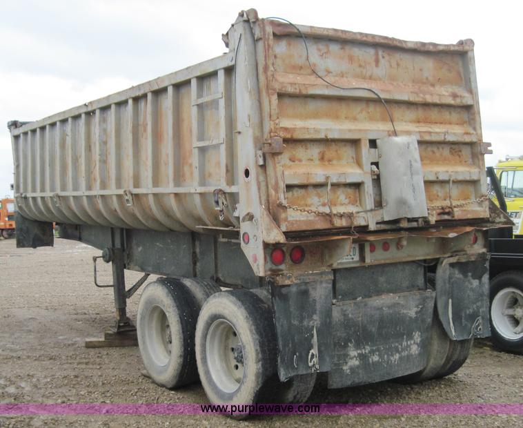 image for item 4009 1979 Fruehauf 24' dump trailer