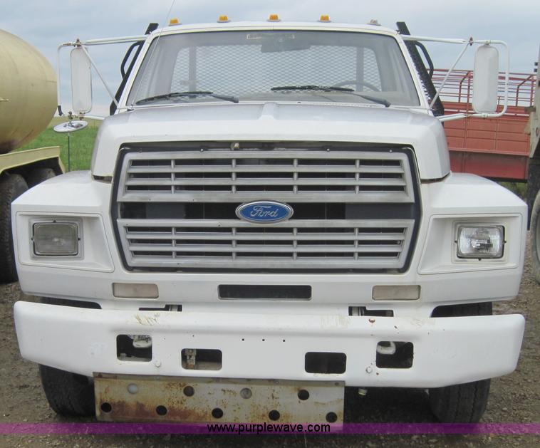image for item 4010 1981 Ford Medium Heavy F600 truck