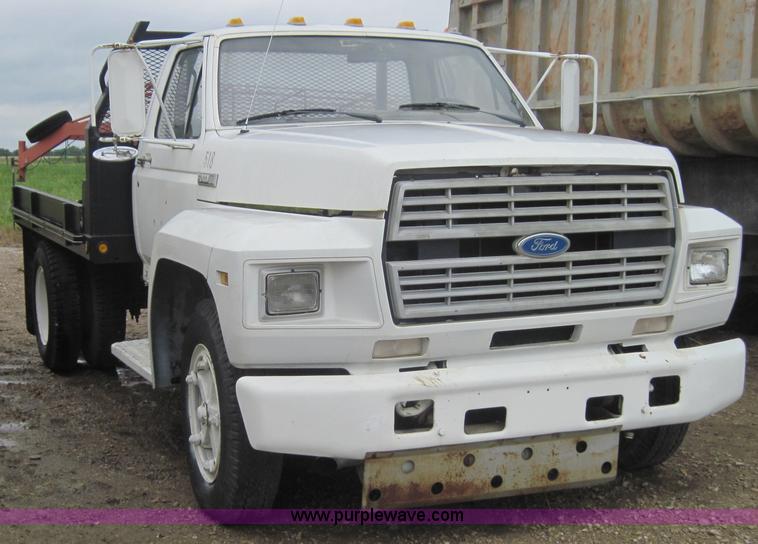 image for item 4010 1981 Ford Medium Heavy F600 truck