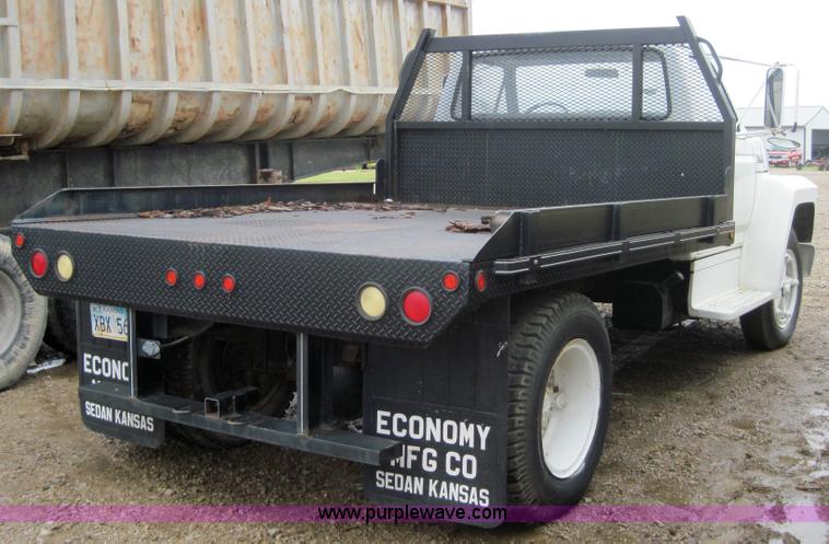 image for item 4010 1981 Ford Medium Heavy F600 truck