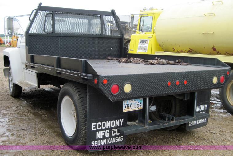 image for item 4010 1981 Ford Medium Heavy F600 truck