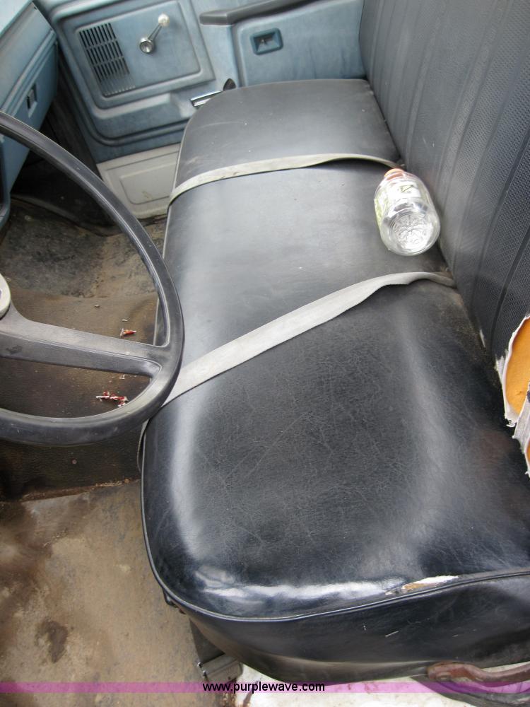 image for item 4010 1981 Ford Medium Heavy F600 truck