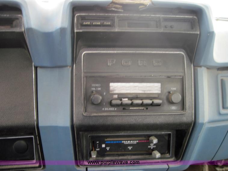 image for item 4010 1981 Ford Medium Heavy F600 truck