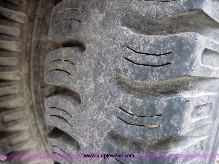 image for item 4010 1981 Ford Medium Heavy F600 truck