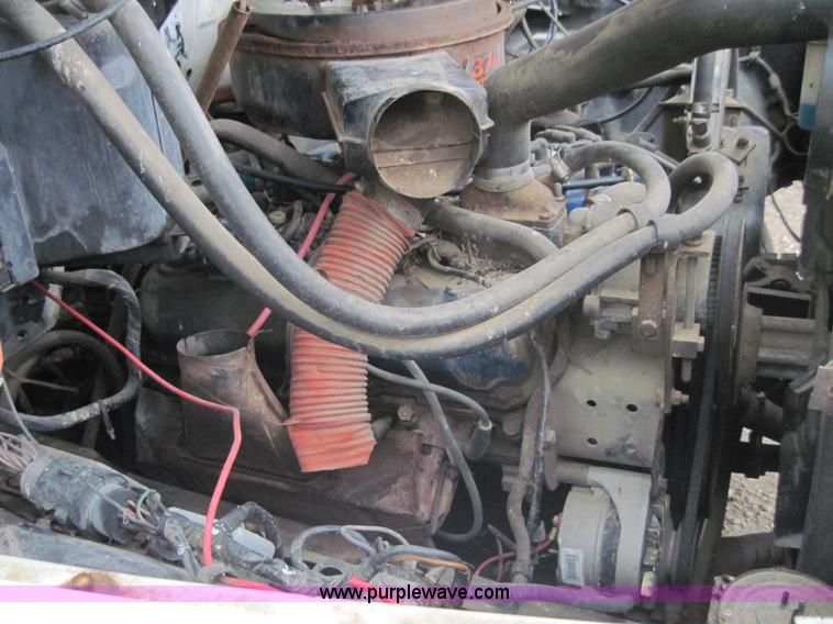 image for item 4010 1981 Ford Medium Heavy F600 truck