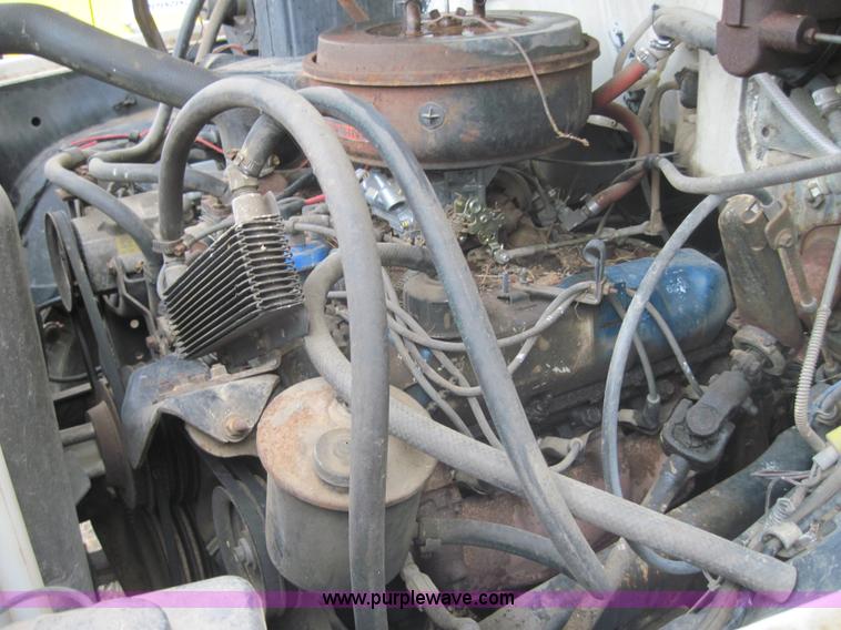 image for item 4010 1981 Ford Medium Heavy F600 truck